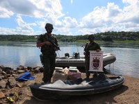 Forças Armadas apreendem drogas no Rio Paraná