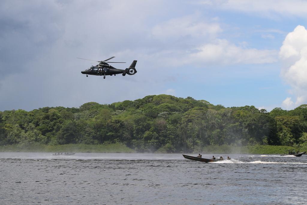 Exército Brasileiro combate crimes transfronteiriços e ambientais na região  Amazônica - Dialogo Americas