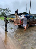 Militares apreendem armas, munição, drogas e dinheiro em espécie na BR-156, próximo ao Oiapoque, no Amapá