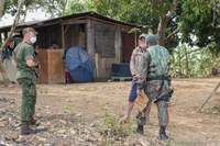 Militares e agentes conscientizam população ribeirinha sobre prevenção de queimadas no Pantanal