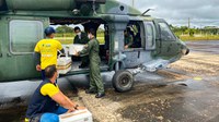 Militares viabilizam a chegada de equipes de saúde e vacinas a comunidades indígenas do Norte
