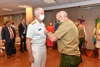 Ministério da Defesa recebe Comandante do Southcom para cerimônia de condecoração
