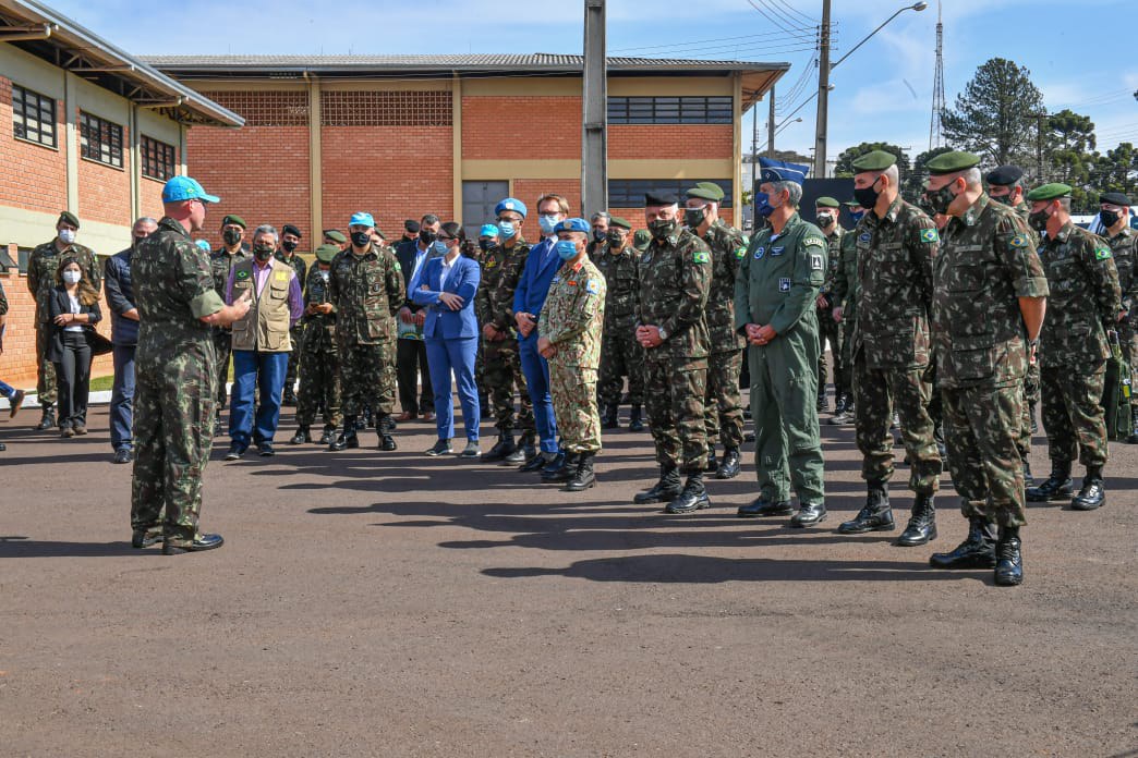 ONU inspeciona tropas da Marinha e do Exército Brasileiro