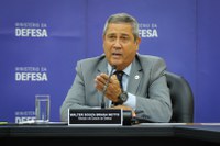 Ministro da Defesa destaca potencialidades do Brasil a universitários de 13 países