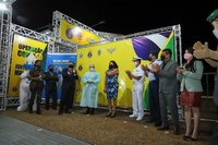 Ministro da Defesa visita posto de vacinação noturno em Brasília