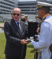 Ministro prestigia formatura de Guardas-Marinha, na Escola Naval