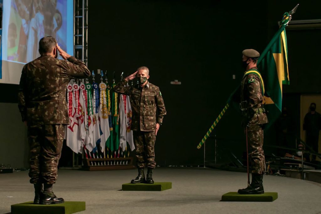 Comandante do Exército acompanha operação de controle da Fronteira