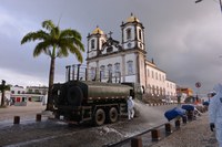 Pontos turísticos em Salvador são descontaminados por militares das Forças Armadas