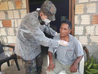 Profissionais de saúde realizam atendimento na Aldeia Umariaçu I, em Tabatinga, no Amazonas