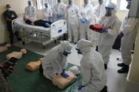 Profissionais de saúde são treinados em unidades hospitalares das Forças Armadas