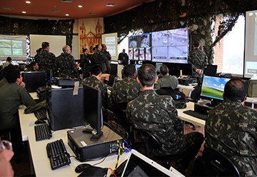 Na visita do Papa Francisco ao Brasil, em 2013, militares atuaram integradamente sob a coordenação do EMCFA