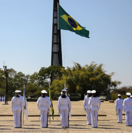 Marinha conduz troca do Bandeirão neste domingo (1º/12)