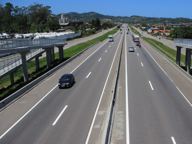 BR-101 Sul terá 35 quilômetros de nova sinalização horizontal  