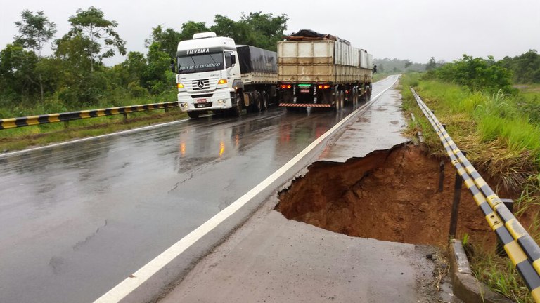 Atenção usuário: deslizamento na BR-364/RO provoca interdição parcial no km 540