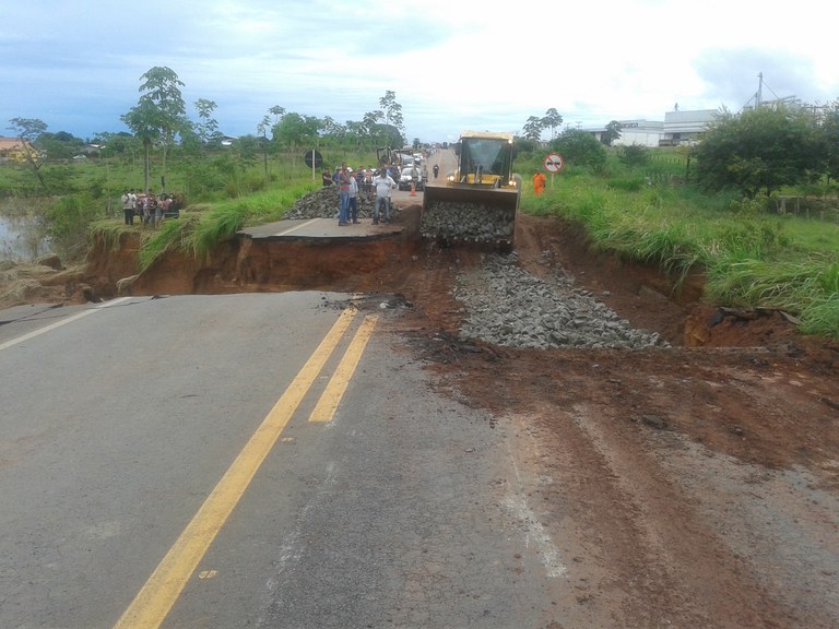 Atenção usuário: tráfego no km 232 da BR-364/RO está em meia pista