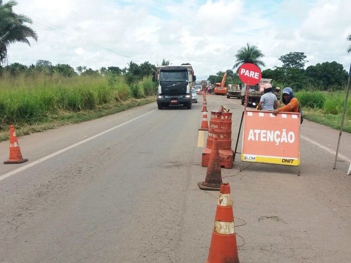 13.04 - BR135 KM 331- Tráfego em meia pista