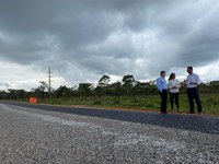 Comitiva do Governo Federal visita obras da BR-251/DF