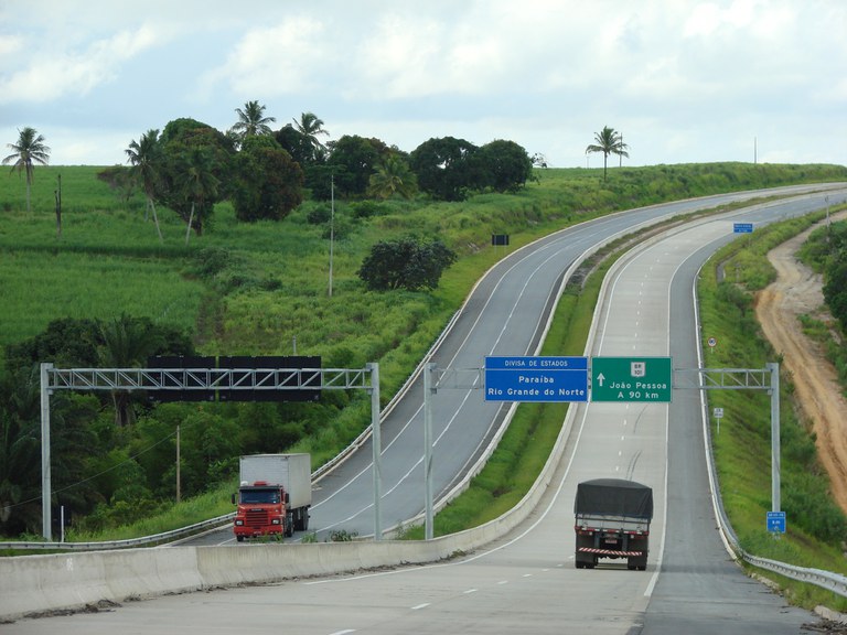 Conclusão de trecho de ferrovia e da duplicação da BR-101 são estratégicas para escoar produção