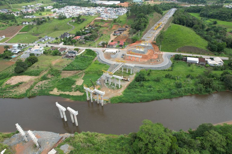 As obras de duplicação da BR-280/SC incluem a construção de diversas Obras de Arte Especiais