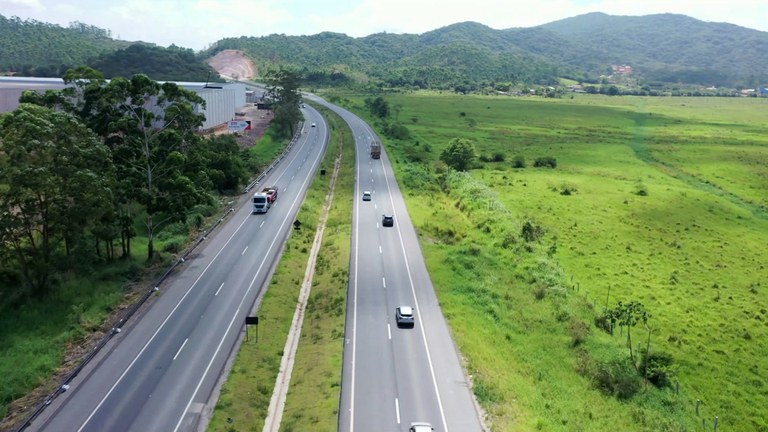 Restauração da pista no lote 1 da BR-470/SC