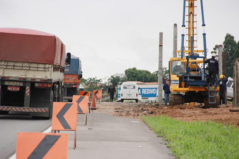 DNITSC inicia construção de passarela em Capivari de Baixo  (3).JPG