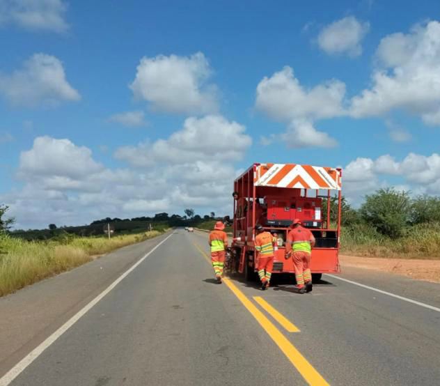 Serviços de sinalização na BR-235/SE