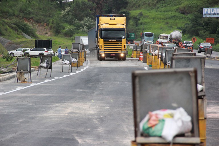 DNITSC libera primeira pista de desvio no Morro do Formigão (1).JPG