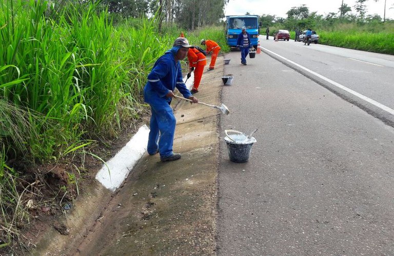 Limpeza dispositivo drenagem - km 412