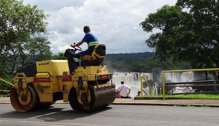 BR-469 rodovia das cataratas.jpg