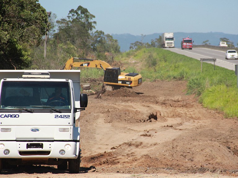 DNITSC inicia construção de via lateral na BR-101 Sul 