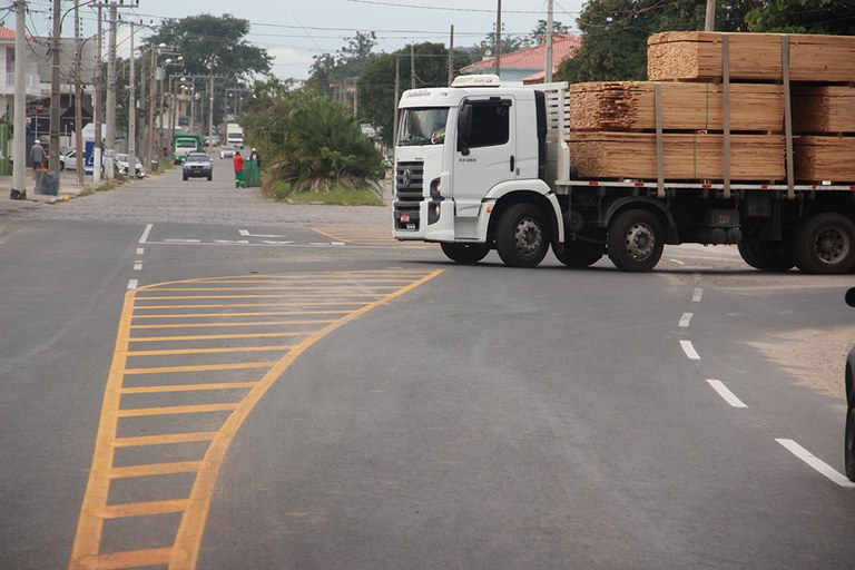 Nova sinalização em vias laterais, na BR-101 (1)