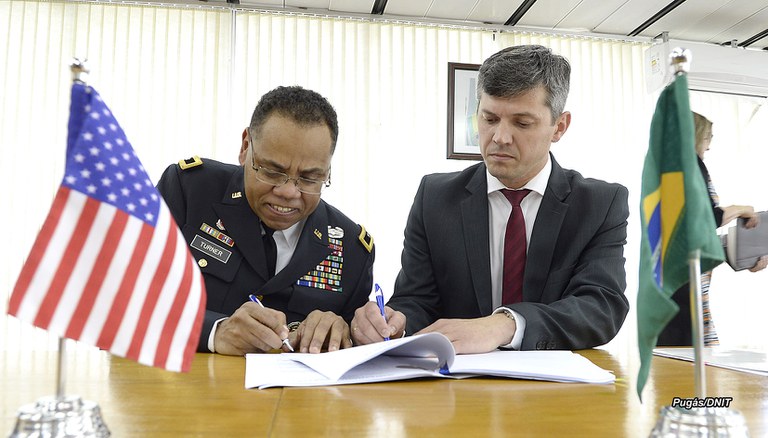 Assinatura de contrato com Gen Americano_17 Dez 2015 _ AP25561.jpg