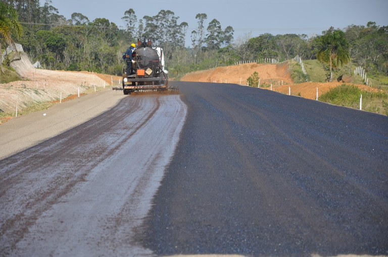 Imprimação no Contorno de Timbé do Sul.JPG