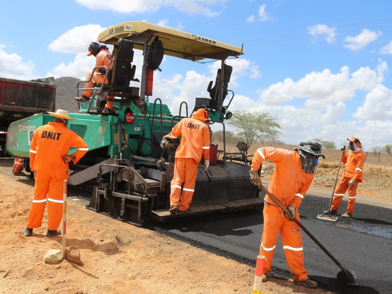 Obras na ponte do rio Carié 