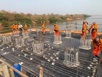 Obras da ponte sobre o rio Araguaia, na BR-080/GO, avançam em Goiás