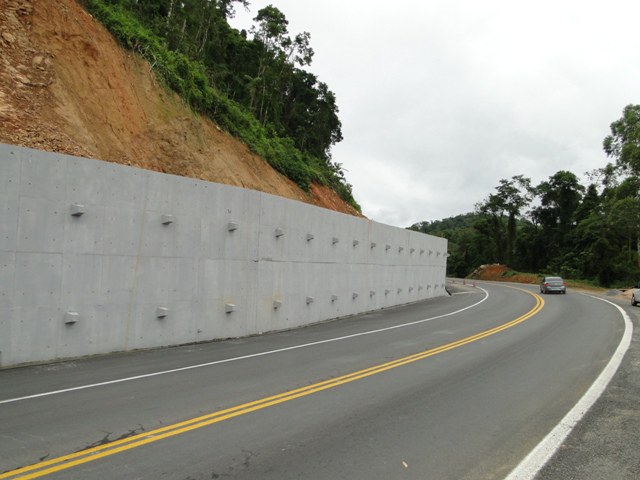BR-280 tem primeiro trecho inaugurado em dia de visita de ministro a túnel  de mil metros em SC