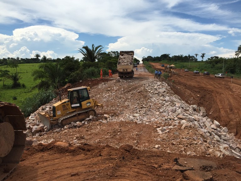 Obras de recomposição do km 245 da BR-364/163-MT avançam