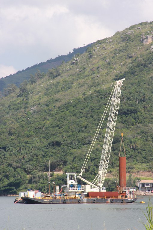 Ponte de Laguna: trabalhos são concentrados no vão estaiado