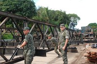 Ponte metálica do DNIT é instalada na BR-101/PE