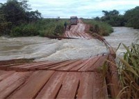 Ponte na BR-158/MT fica submersa e rodovia é interditada