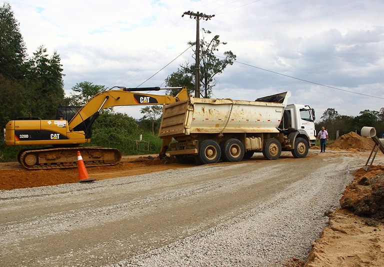 Trabalhos-modificam-acesso-da-BR-101-em-Pescaria-Brava-2.jpg