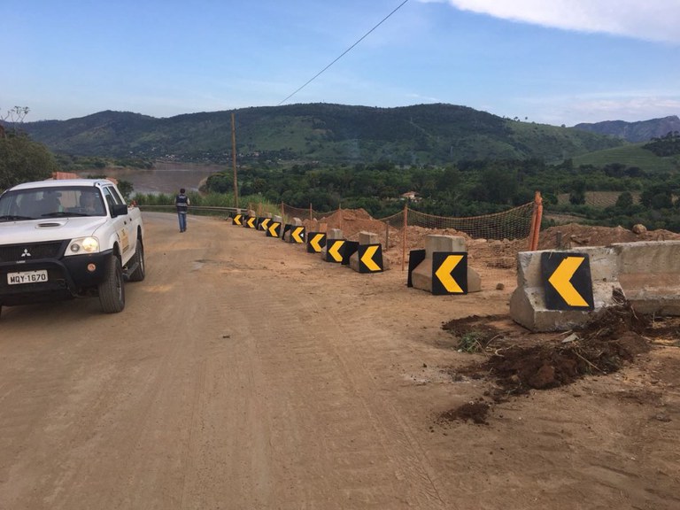 Rodovia em meia pista