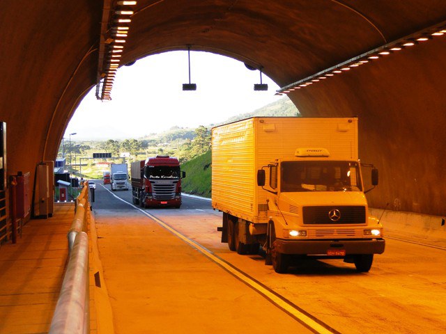 Túnel do Morro Agudo na BR-101/SC está liberado