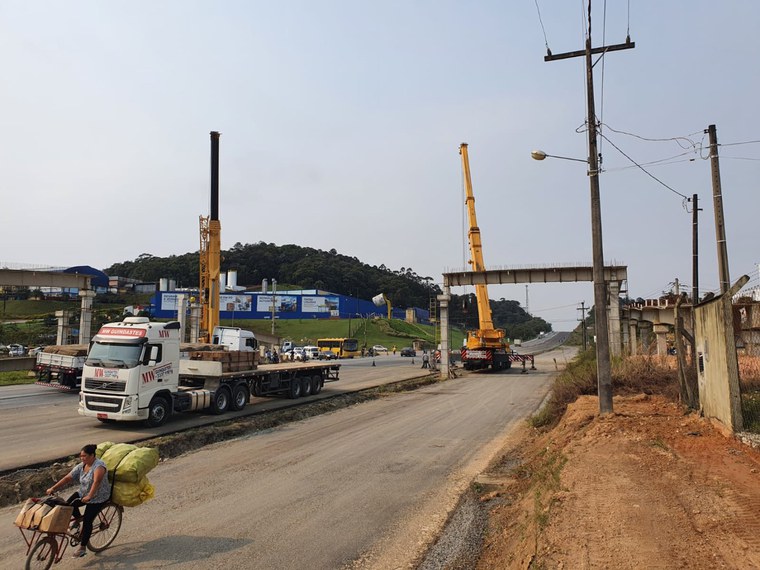 24 a 27.08.2021 - Lançamento de vigas para construção de passarela - Km 50 (1).jpeg