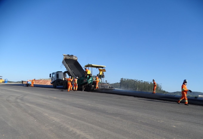 Serviços de pavimentação da BR-280/SC 