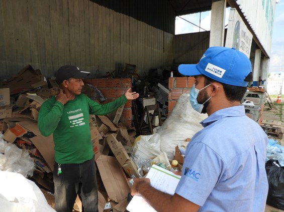 Km-113 Dialogo com representante do Movimento Nacional dos Catadores de Materiais Reciclaveis_CareiroAM..JPG