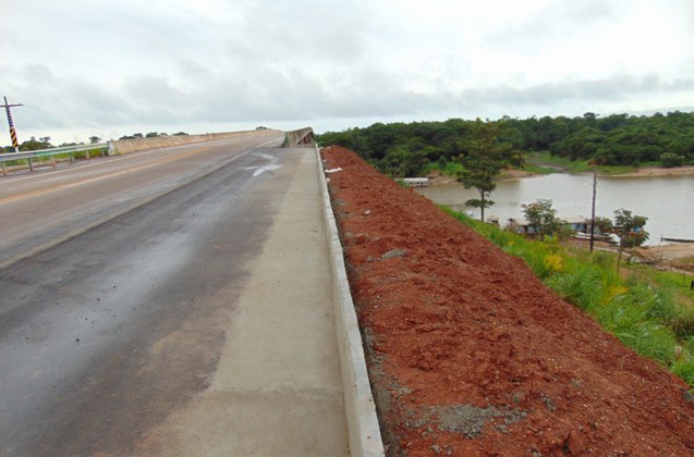 Encabe‡amento da Ponte Castanho reconstru¡do.jpg