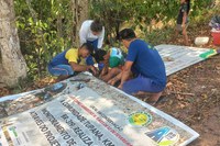 Placa de sinalização do Projeto Pé-de-Pincha é implantada na comunidade Tupana, em Manaquiri/AM