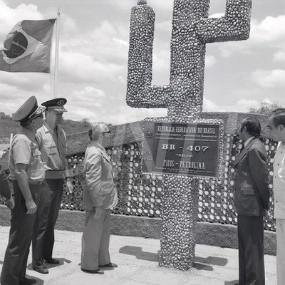 BR-407 Inauguração_ Picos-PI-Petrolina- Fot.Virgílio _ 08 Nov 1976_AP27647.jpg