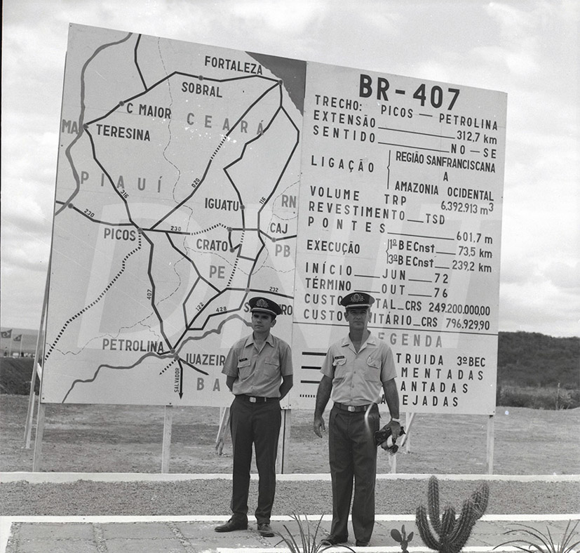 BR-407 Inauguração_ Picos-PI-Petrolina- Fot.Virgílio _ 08 Nov 1976_AP27650.jpg